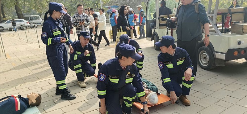 PRS草莓视频污版在线观看为北京人防浩天志愿者救援队潭柘寺服务站成立揭牌仪式保驾护航