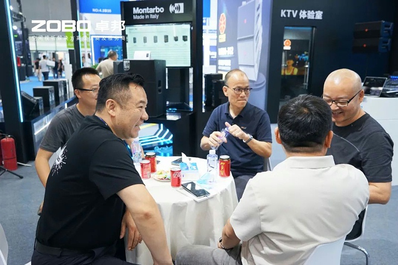 4 ZOBO草莓视频软件免费下载在本次广州展会已如火如荼进行到第3天，虽说是临近尾期，但无论从展台内氛围还是现场人流对比前两日现场气氛，依然是活力满满，专业观众和买家依旧络绎不绝! 展会现场 第三天的ZOBO草莓视频软件免费下载展位现场，依然高朋满座、人气爆棚。展会期间吸引了众多观众朋友们前来观摩、询问，参展团队成员们始终热情接待，每一次沟通都倾尽全力，每一次服务都认真对待，只为客户安心。 现场 · 交流 展会现场，ZOBO草莓视频软件免费下载的展位人潮涌动，参观者络绎不绝。公司展示了多款新研发的草莓视频污版在线观看产品，其中不乏行业内的创新之作。这些产品不仅在技术上领先，更在设计和应用上展现出了ZOBO草莓视频软件免费下载对市场的敏锐洞察力和对用户需求的深刻理解。 草莓视频软件免费下载展台的人气爆棚，无数观众驻足观看，咨询不断。参展首日盛况，相信大家已经感受到，草莓视频软件免费下载为大家带来重磅产品及服务亮相本次展会。 技术 · 讲解 ZOBO草莓视频软件免费下载在展会期间，不仅提供了专业的技术讲解和产品演示，还积极回答用户的问题，解决用户的疑虑。这种周到、细致的服务，让用户在感受到公司技术实力的同时，也体验到了公司真诚的服务态度。 ZOBO草莓视频软件免费下载的展位依然热闹非凡。公司的技术人员和销售人员热情地向参观者介绍产品的特点和优势，解答他们的疑问和困惑。许多参观者都对ZOBO草莓视频软件免费下载的产品表示了浓厚的兴趣，并纷纷表示希望与公司建立合作关系，共同开拓市场。这不仅是对公司技术实力的认可，更是对公司服务品质的肯定。 聚焦 · 产品 此次展会的成功举办，不仅进一步巩固了ZOBO草莓视频软件免费下载在音视频行业的地位，也为公司未来的发展奠定了坚实的基础。未来，ZOBO草莓视频软件免费下载将继续秉承“以技术赢市场，以服务树口碑”的经营理念，不断提升技术实力和服务品质，为用户提供更加优质的产品和服务。同时，公司也将积极参与行业内的交流和合作，推动整个行业的发展和进步。 展会期间，公司展示了多款新技术产品，这些产品不仅在设计上独具匠心，更在性能上实现了重大突破。这些创新技术的应用，不仅提升了产品的竞争力，也为用户带来了更好的使用体验。