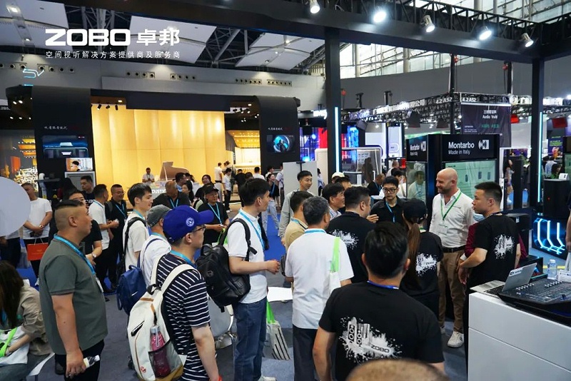 5 ZOBO草莓视频软件免费下载在本次广州展会已如火如荼进行到第3天，虽说是临近尾期，但无论从展台内氛围还是现场人流对比前两日现场气氛，依然是活力满满，专业观众和买家依旧络绎不绝! 展会现场 第三天的ZOBO草莓视频软件免费下载展位现场，依然高朋满座、人气爆棚。展会期间吸引了众多观众朋友们前来观摩、询问，参展团队成员们始终热情接待，每一次沟通都倾尽全力，每一次服务都认真对待，只为客户安心。 现场 · 交流 展会现场，ZOBO草莓视频软件免费下载的展位人潮涌动，参观者络绎不绝。公司展示了多款新研发的草莓视频污版在线观看产品，其中不乏行业内的创新之作。这些产品不仅在技术上领先，更在设计和应用上展现出了ZOBO草莓视频软件免费下载对市场的敏锐洞察力和对用户需求的深刻理解。 草莓视频软件免费下载展台的人气爆棚，无数观众驻足观看，咨询不断。参展首日盛况，相信大家已经感受到，草莓视频软件免费下载为大家带来重磅产品及服务亮相本次展会。 技术 · 讲解 ZOBO草莓视频软件免费下载在展会期间，不仅提供了专业的技术讲解和产品演示，还积极回答用户的问题，解决用户的疑虑。这种周到、细致的服务，让用户在感受到公司技术实力的同时，也体验到了公司真诚的服务态度。 ZOBO草莓视频软件免费下载的展位依然热闹非凡。公司的技术人员和销售人员热情地向参观者介绍产品的特点和优势，解答他们的疑问和困惑。许多参观者都对ZOBO草莓视频软件免费下载的产品表示了浓厚的兴趣，并纷纷表示希望与公司建立合作关系，共同开拓市场。这不仅是对公司技术实力的认可，更是对公司服务品质的肯定。 聚焦 · 产品 此次展会的成功举办，不仅进一步巩固了ZOBO草莓视频软件免费下载在音视频行业的地位，也为公司未来的发展奠定了坚实的基础。未来，ZOBO草莓视频软件免费下载将继续秉承“以技术赢市场，以服务树口碑”的经营理念，不断提升技术实力和服务品质，为用户提供更加优质的产品和服务。同时，公司也将积极参与行业内的交流和合作，推动整个行业的发展和进步。 展会期间，公司展示了多款新技术产品，这些产品不仅在设计上独具匠心，更在性能上实现了重大突破。这些创新技术的应用，不仅提升了产品的竞争力，也为用户带来了更好的使用体验。